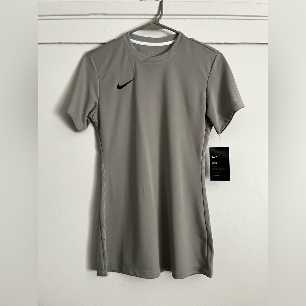 NWT Womens Nike Size S Dri-Fit Gray Short Sleeve Tee with Mesh Strip on Side